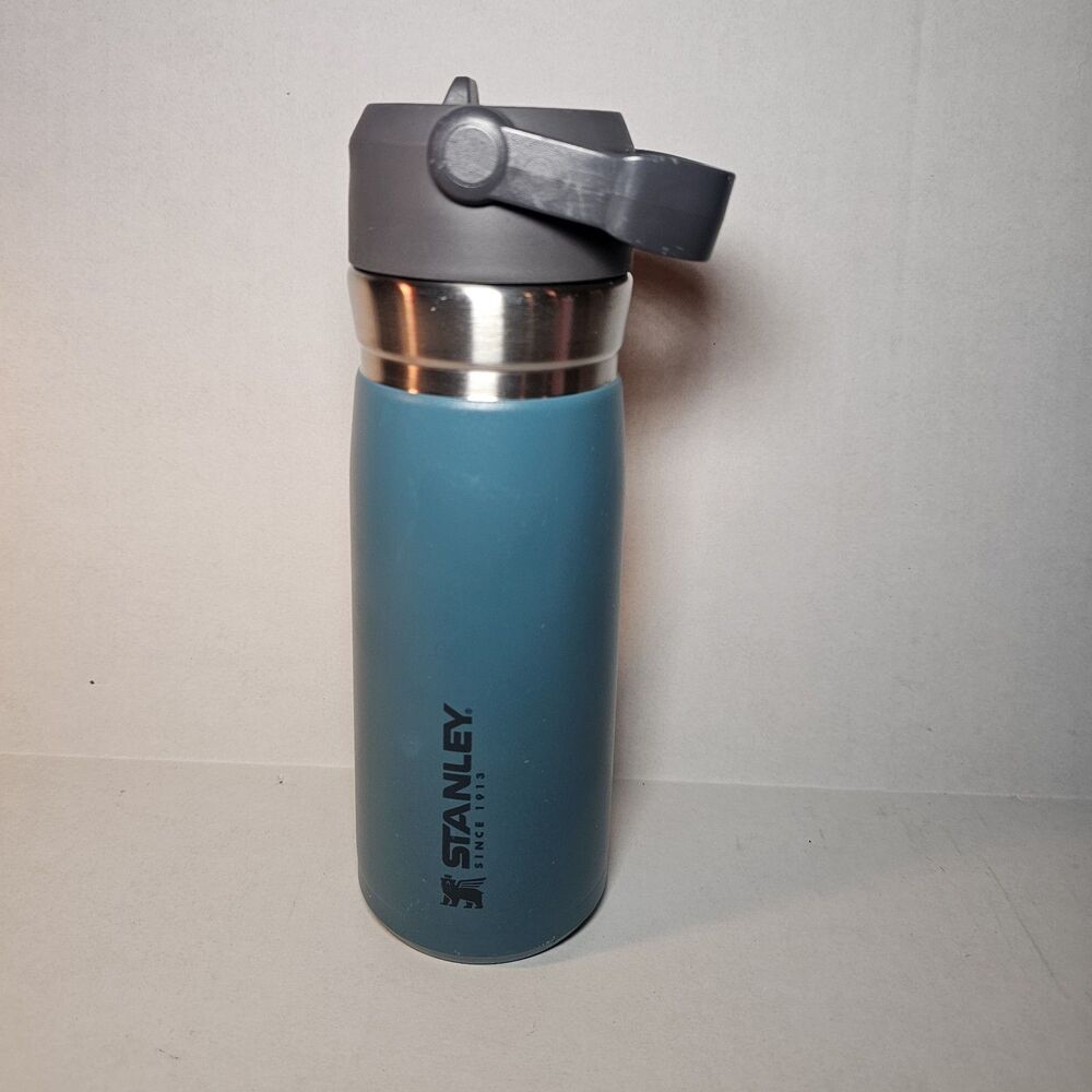 Stanley The Go Flip Straw Water Bottle 22 OZ Blue/Green - Picture 2 of 9